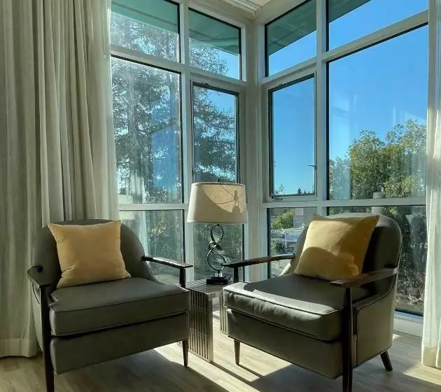 Art House Hotel And Suites