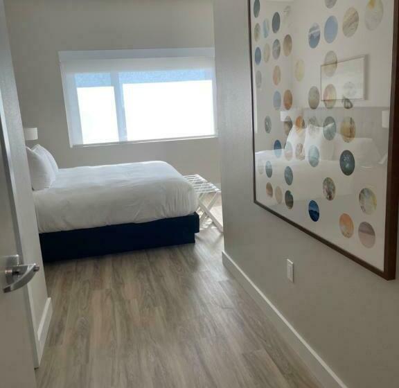 Art House Hotel And Suites