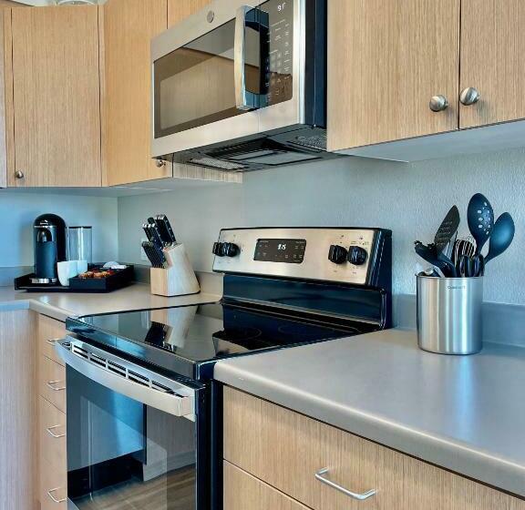 Art House Hotel And Suites