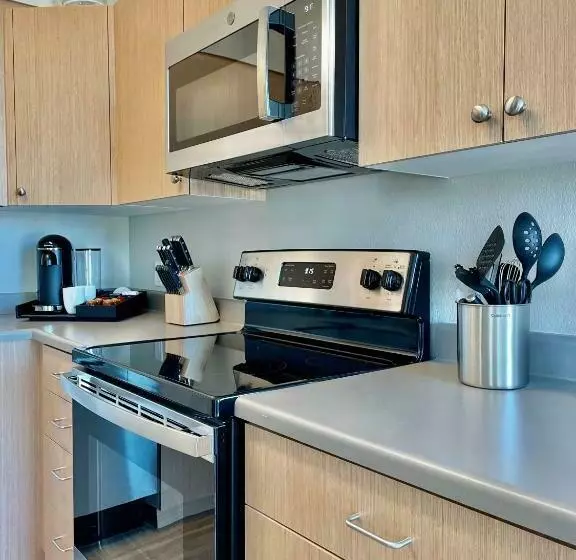 Art House Hotel And Suites