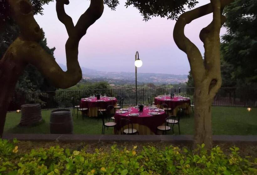 Hotelli La Gelsomina   Etna