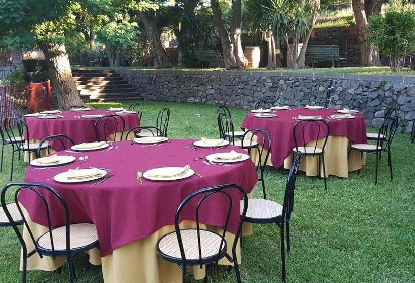 Hotelli La Gelsomina   Etna