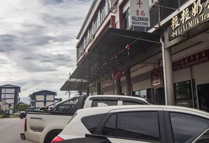 ホテル Oyo 90102 7 Days Lodge