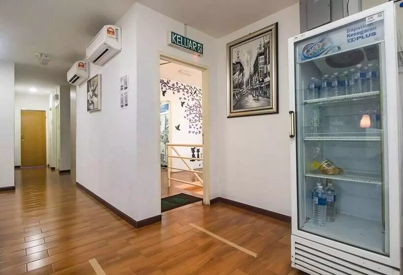 ホテル Oyo 90102 7 Days Lodge