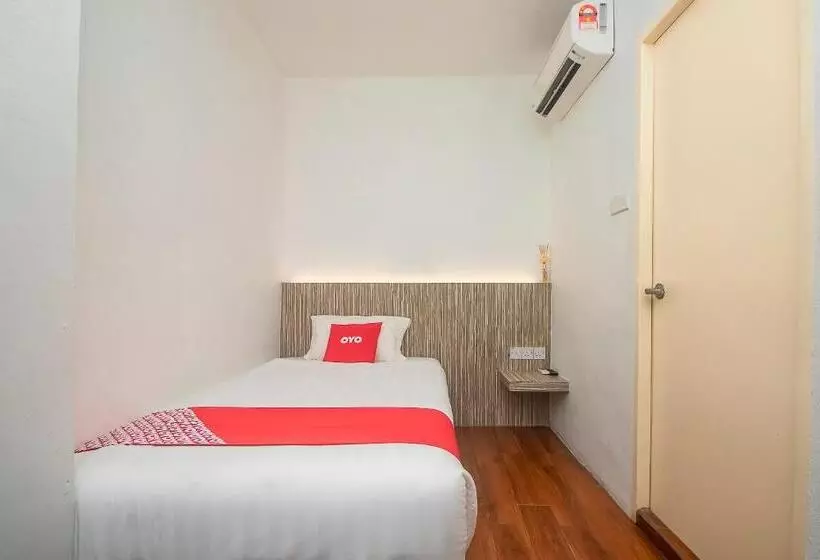 ホテル Oyo 90102 7 Days Lodge