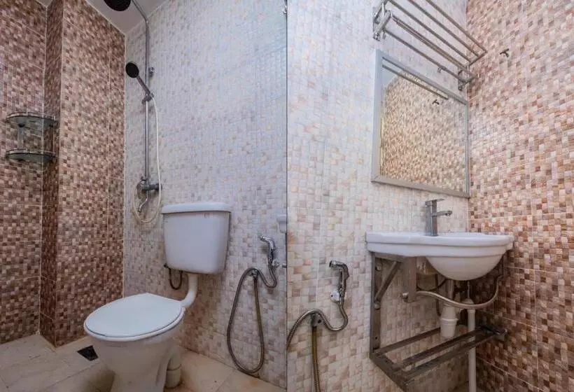 ホテル Oyo 90102 7 Days Lodge