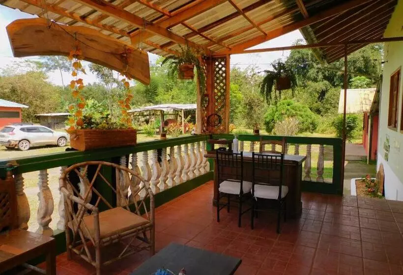 ホテル Puerto Quito Lodge