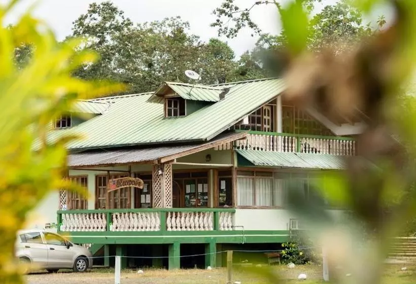 ホテル Puerto Quito Lodge