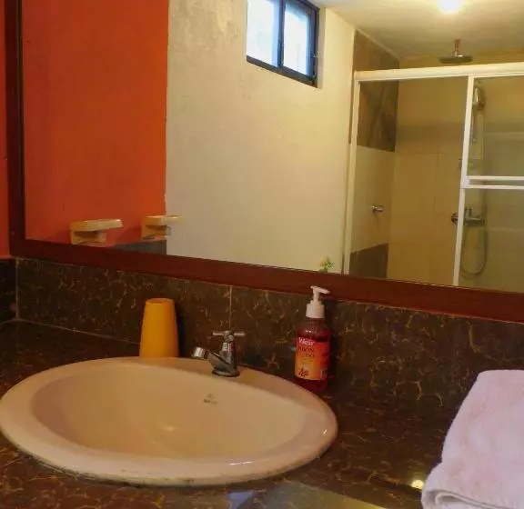 ホテル Puerto Quito Lodge