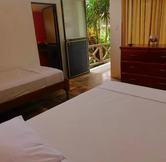 ホテル Puerto Quito Lodge