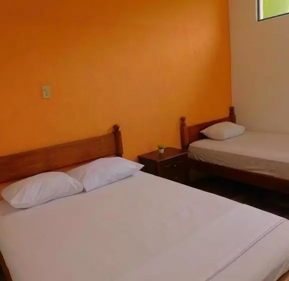 ホテル Puerto Quito Lodge