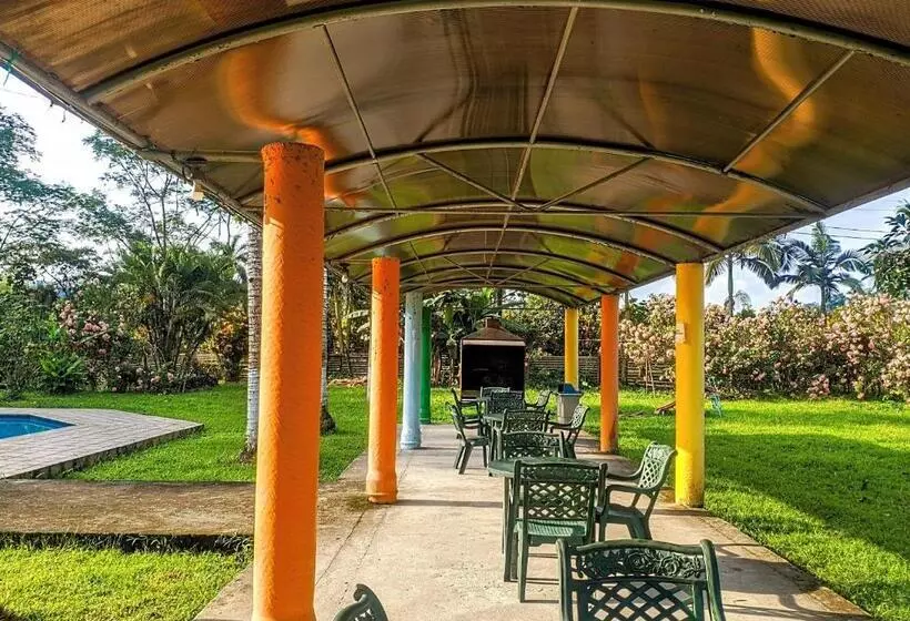 ホテル Puerto Quito Lodge