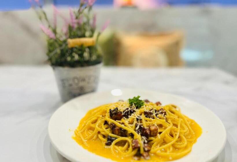 هتل Usabai Riverside Boutique