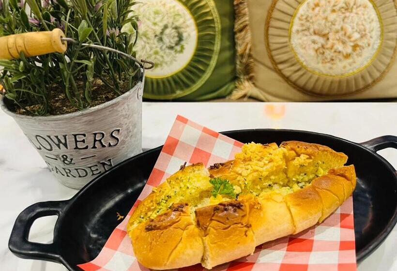 هتل Usabai Riverside Boutique