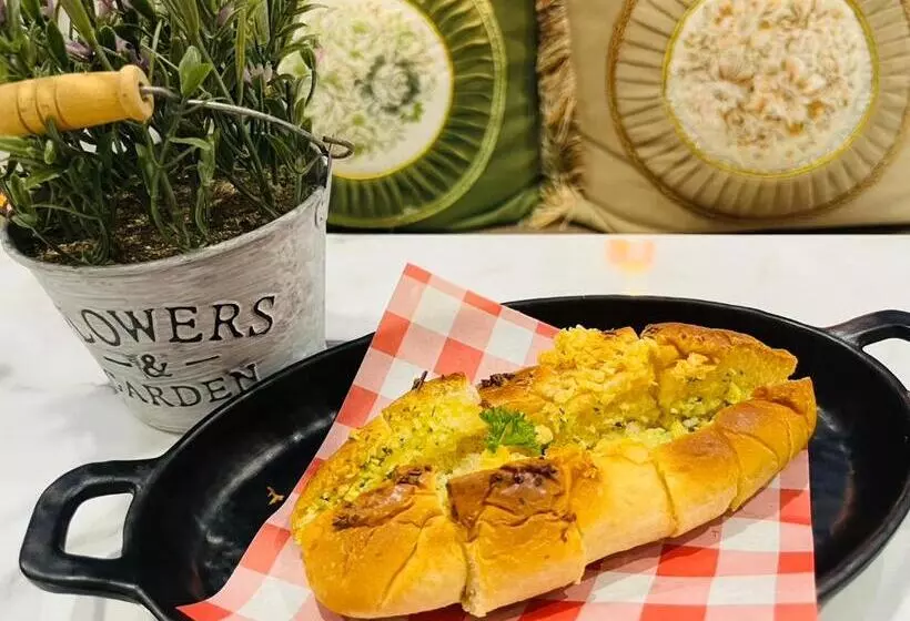 هتل Usabai Riverside Boutique