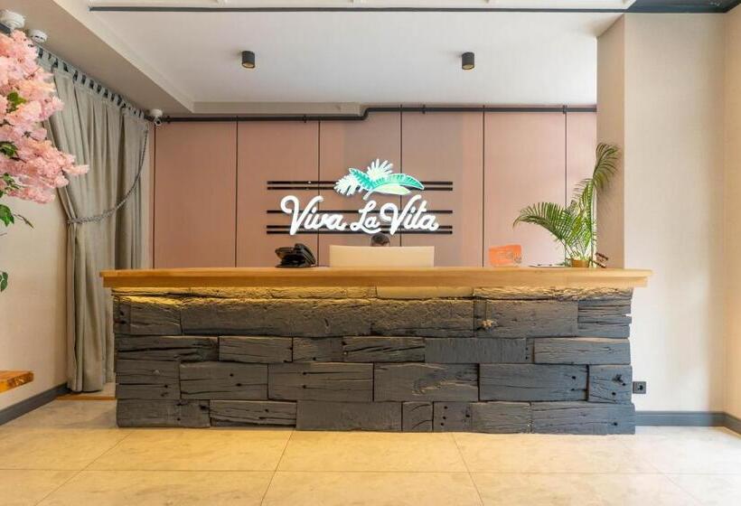 هتل Viva La Vita
