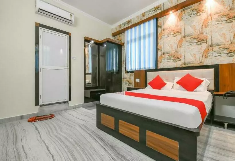 Oyo 79796 Hotel Royal Inn