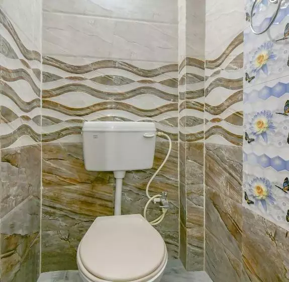 Oyo 79796 Hotel Royal Inn