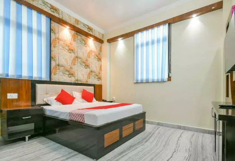 Oyo 79796 Hotel Royal Inn