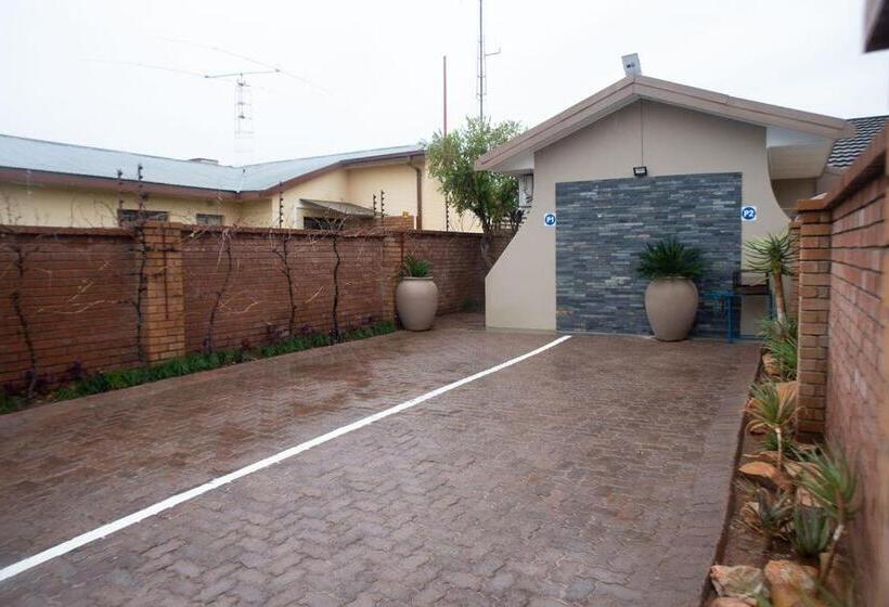 پانسیون Alucarni Guest House With Solar Energy