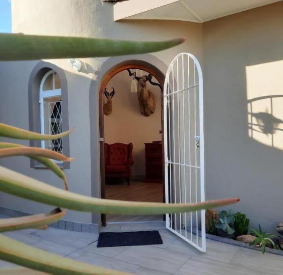 پانسیون Alucarni Guest House With Solar Energy