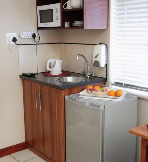 پانسیون Alucarni Guest House With Solar Energy