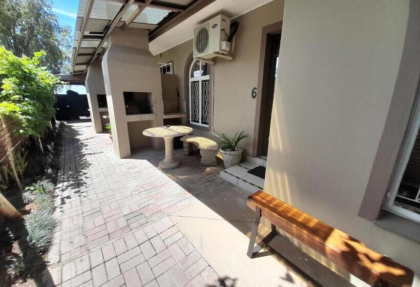 پانسیون Alucarni Guest House With Solar Energy