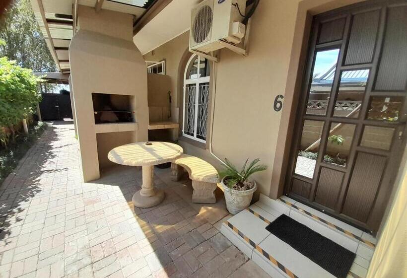 پانسیون Alucarni Guest House With Solar Energy