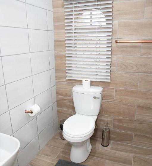 پانسیون Alucarni Guest House With Solar Energy