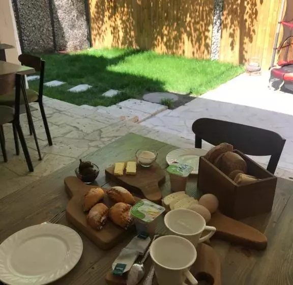 پانسیون Lori Guest House