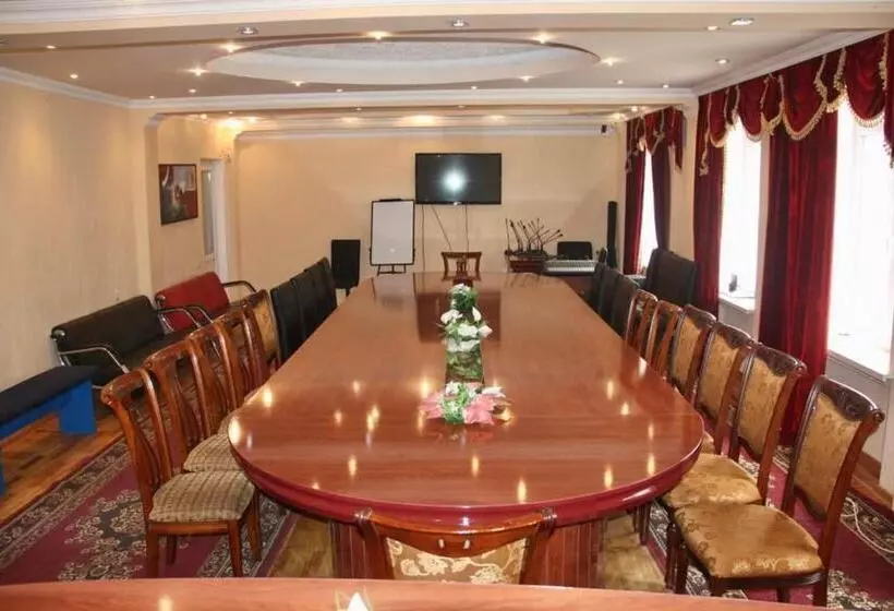 پانسیون Lori Guest House