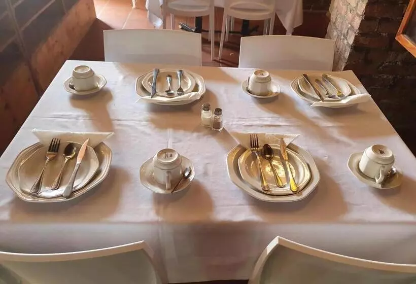 Hotelli Barons Galley & Lodge