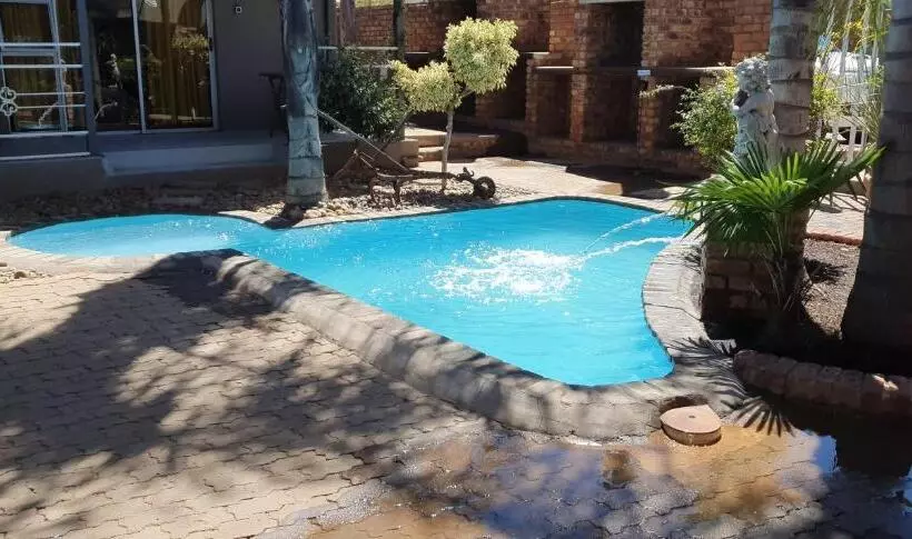 Hotelli Barons Galley & Lodge