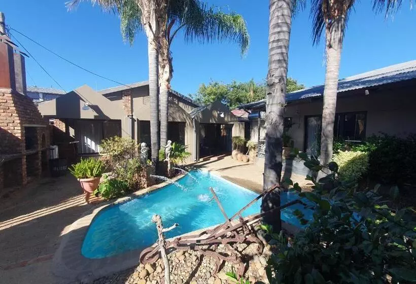 Hotelli Barons Galley & Lodge