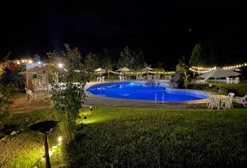 Hotelli Mercedes Lodge