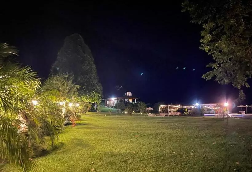 Hotelli Mercedes Lodge