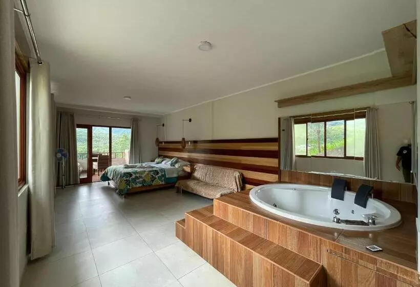 Hotelli Mercedes Lodge