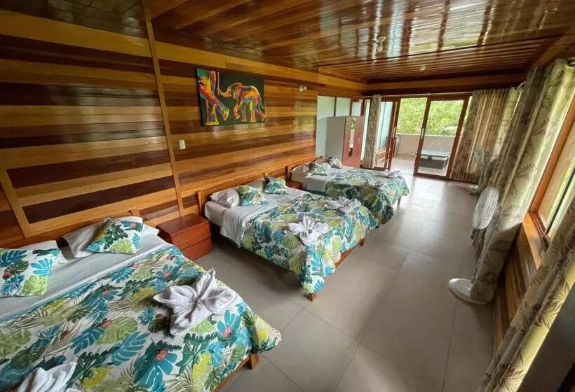 Hotelli Mercedes Lodge