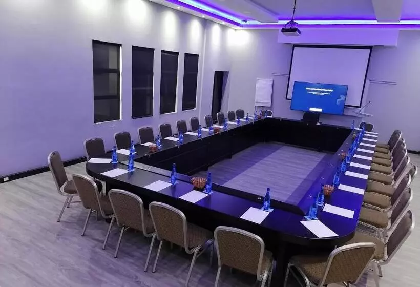 Hotelli The Royal Courtyard