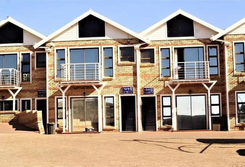 Hotelli The Royal Courtyard