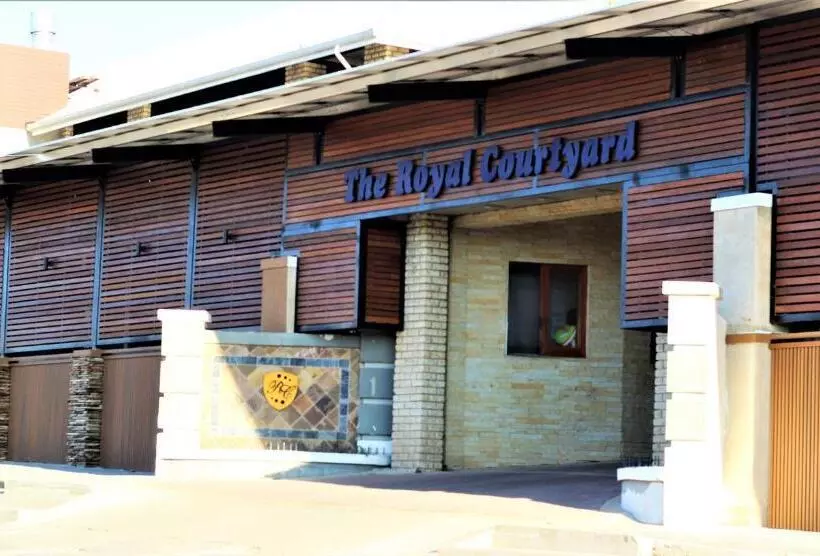 Hotelli The Royal Courtyard