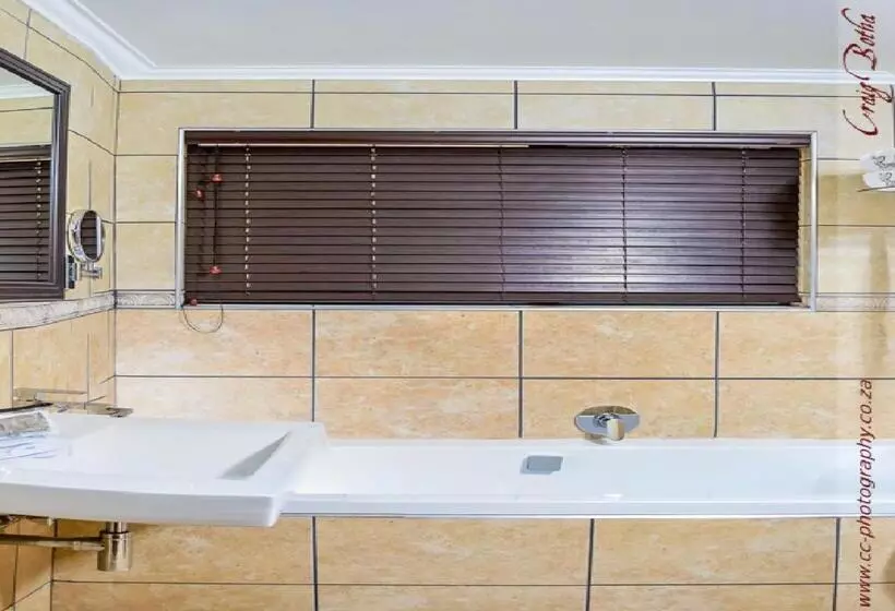 Hotelli The Royal Courtyard