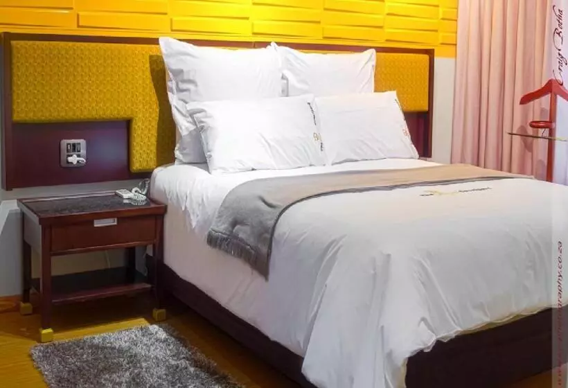 Hotelli The Royal Courtyard