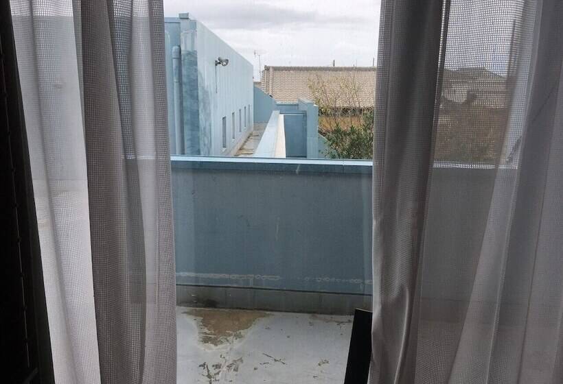 Narita Airport Samurai Hostel