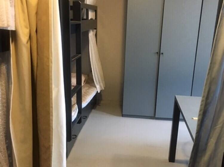 Narita Airport Samurai Hostel