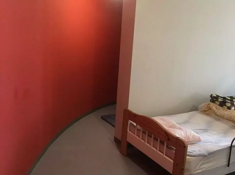 Narita Airport Samurai Hostel