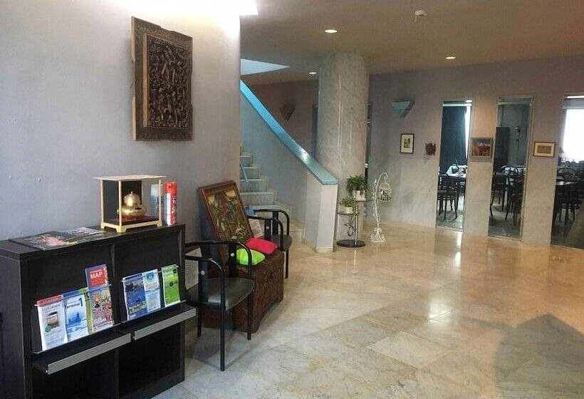 Narita Airport Samurai Hostel