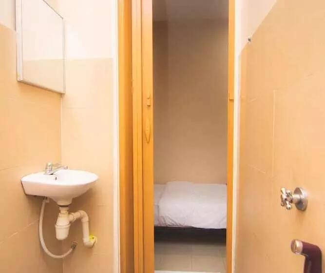 Oyo 1224 Hotel Hajah Rohayah