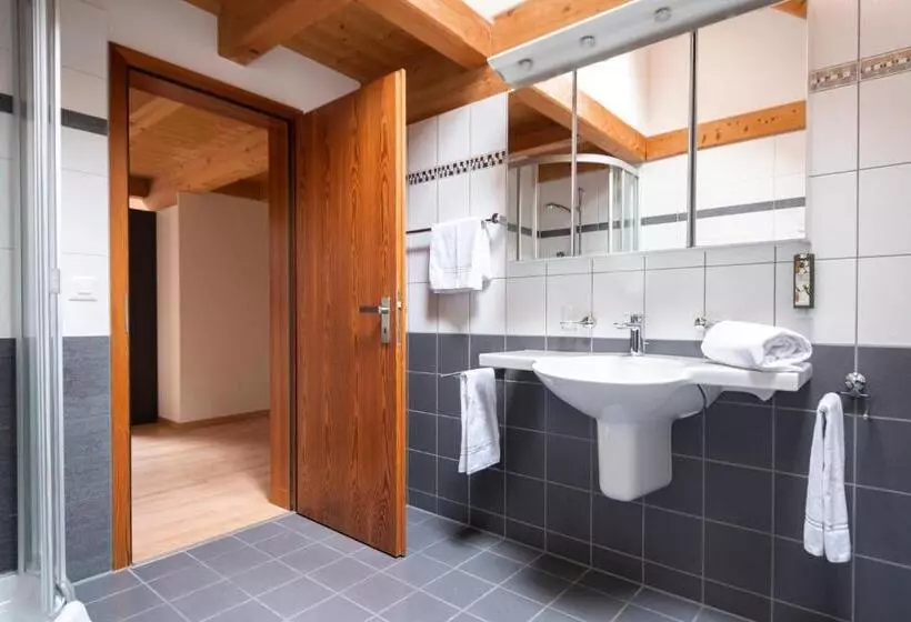 Retkeilymaja Gasthof Krone Blatten