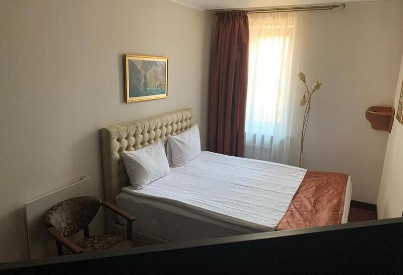 فندق готельна ресторація україночка